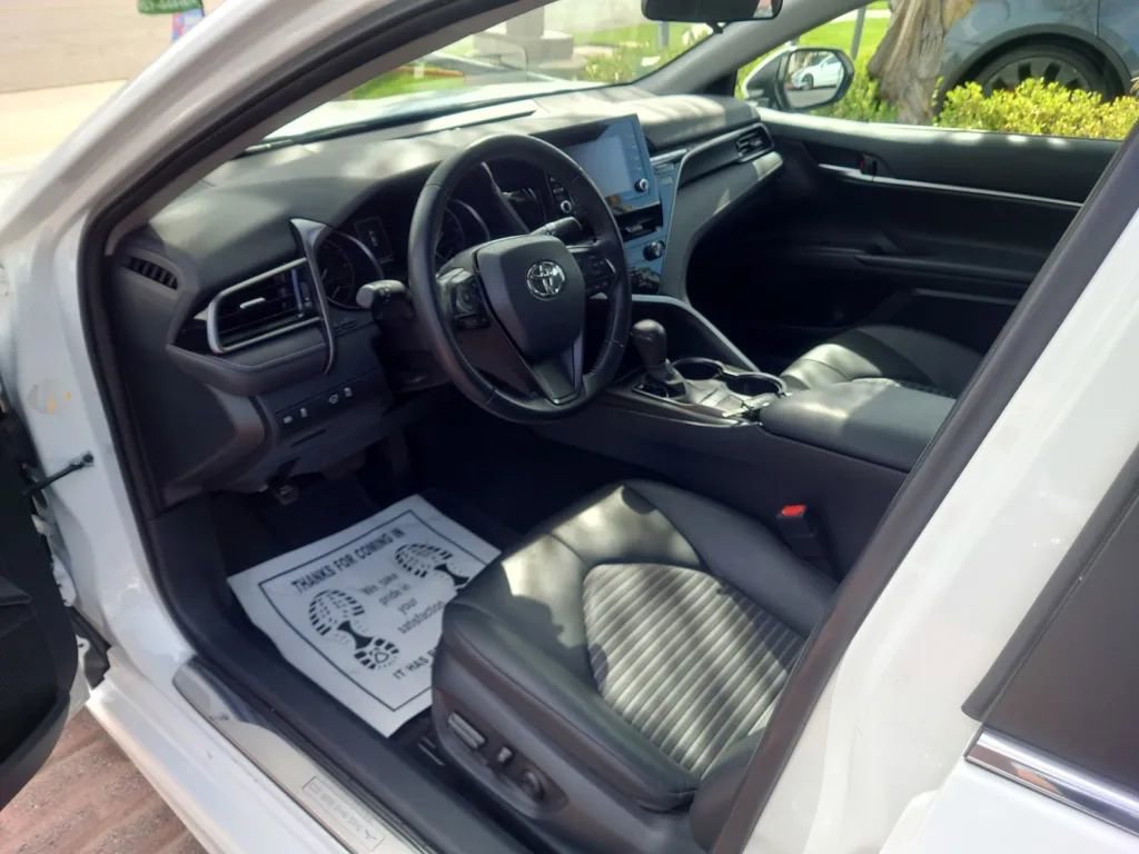 Vehicle image 16 of 30