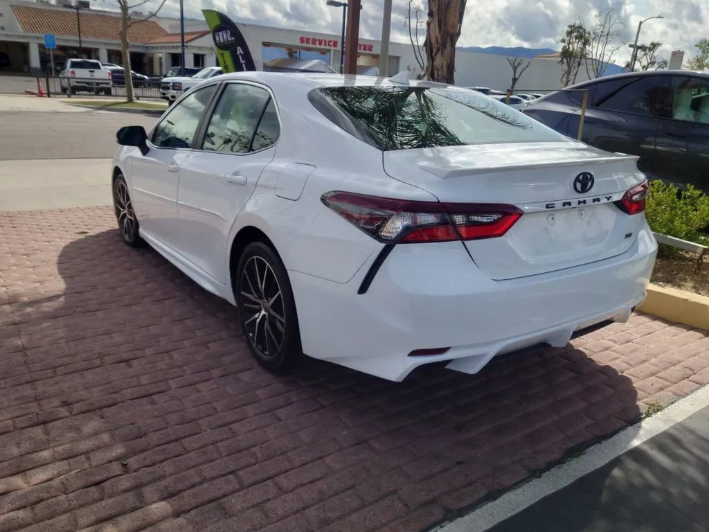 Vehicle image 6 of 30