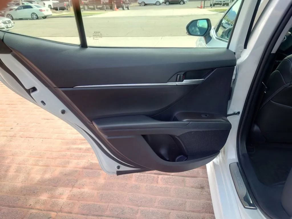 Vehicle image 13 of 30