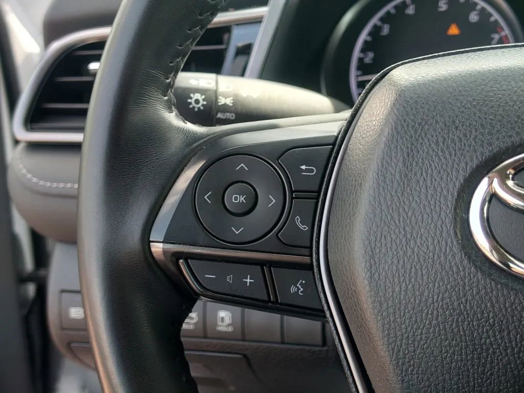 Vehicle image 19 of 30