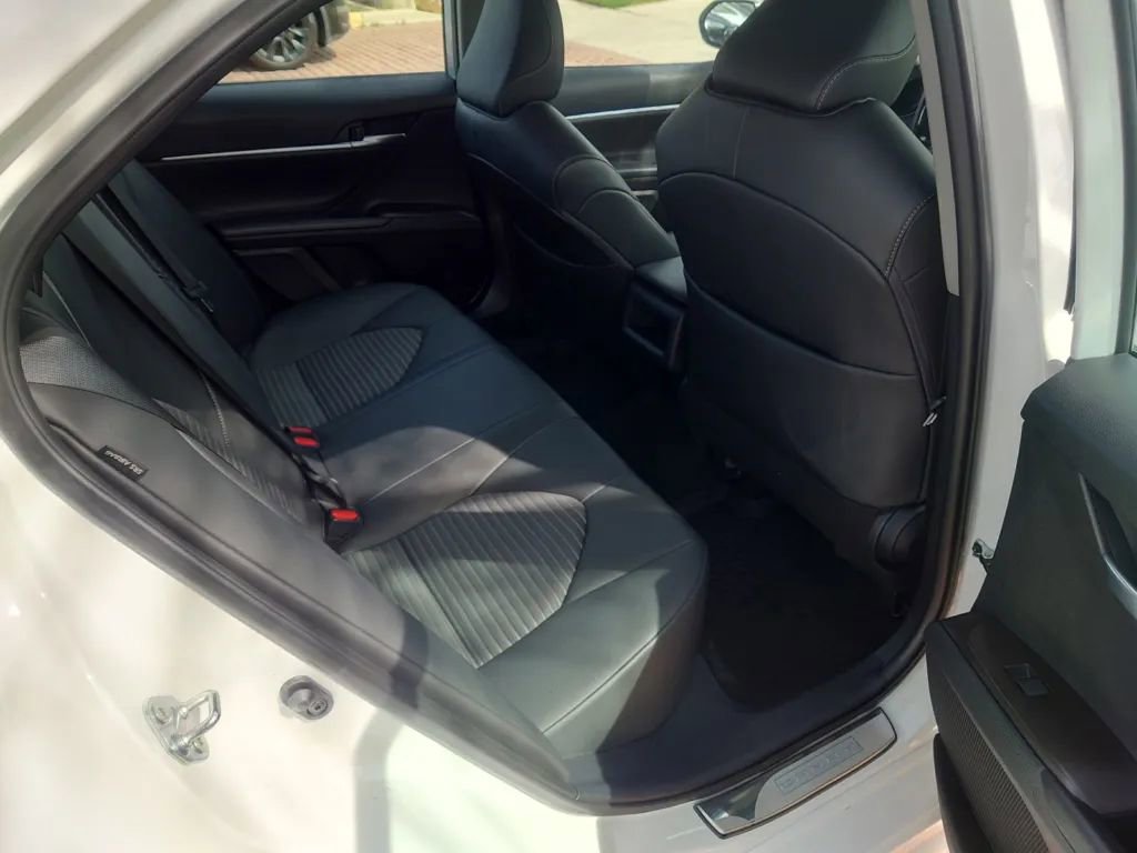 Vehicle image 8 of 30
