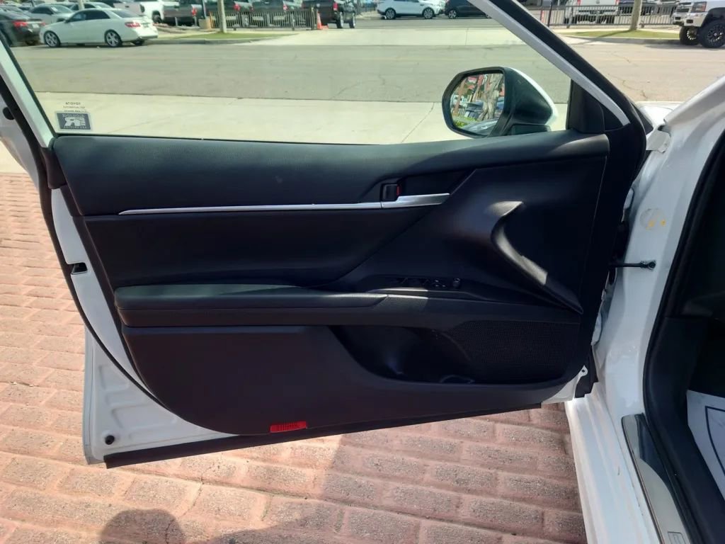 Vehicle image 17 of 30