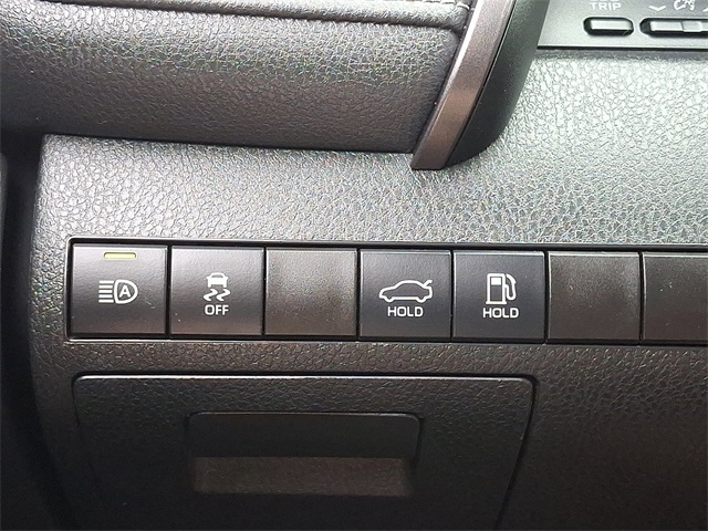 Vehicle image 26 of 30
