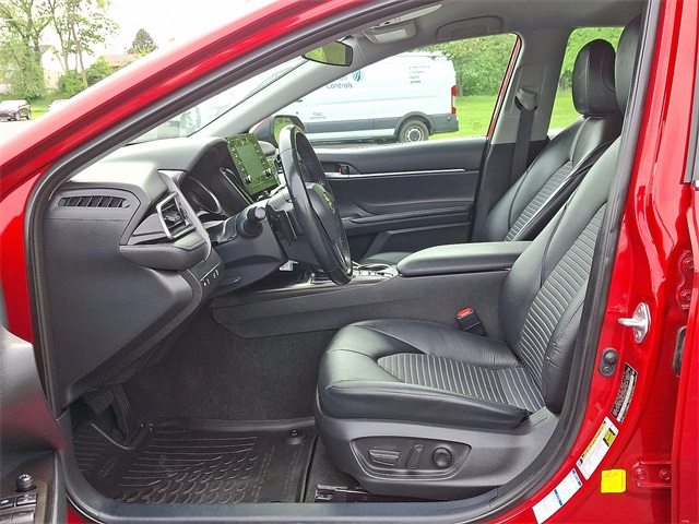 Vehicle image 14 of 30