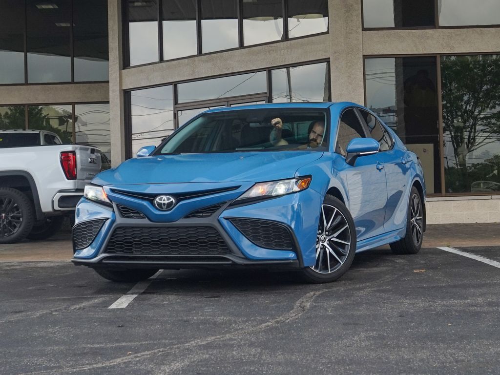 2023 Toyota Camry SE Image 1 of 30