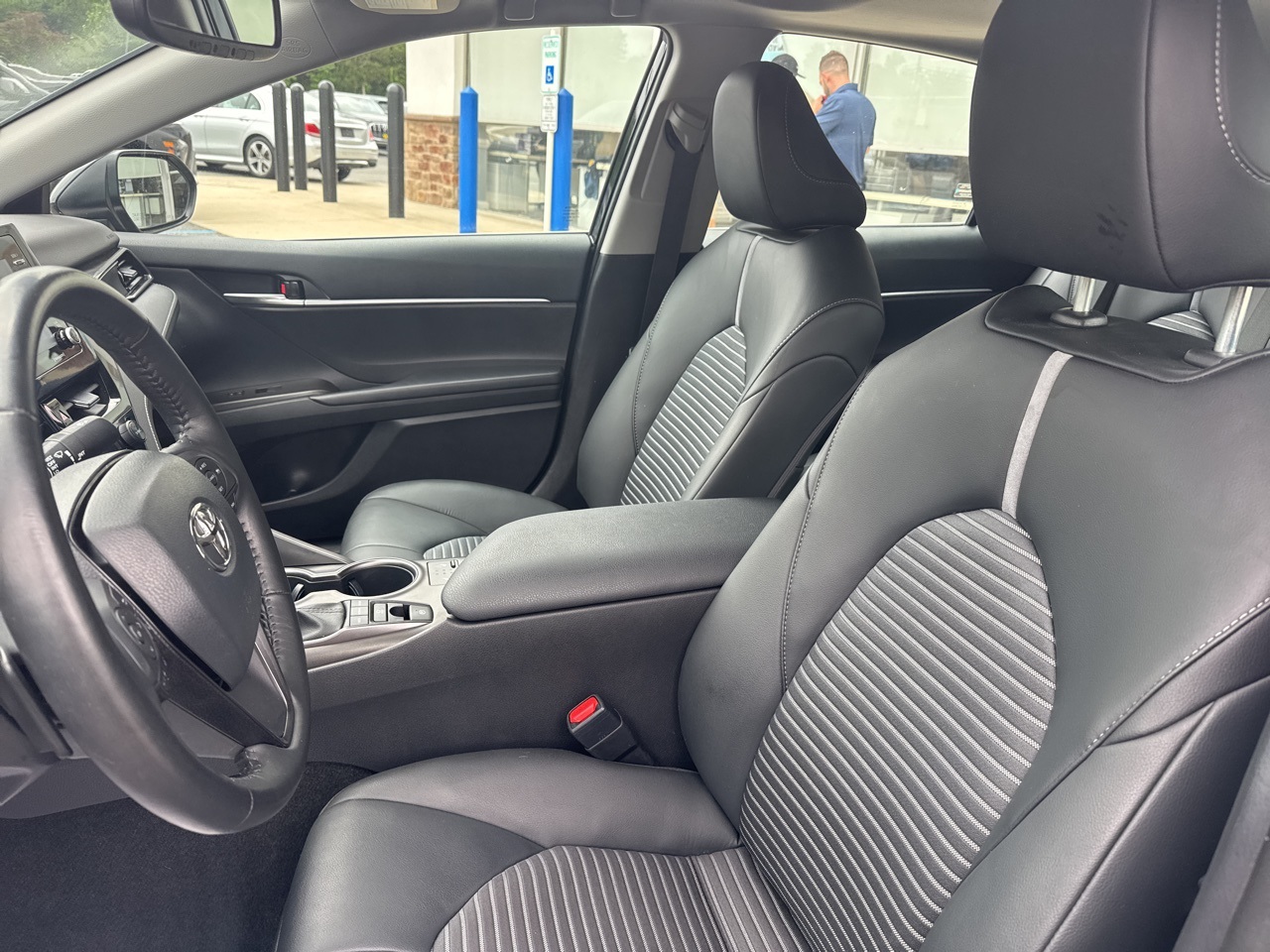 Vehicle image 8 of 16