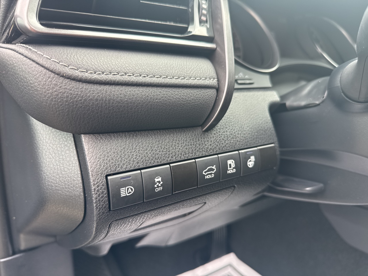 Vehicle image 10 of 16