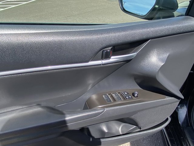 Vehicle image 16 of 25