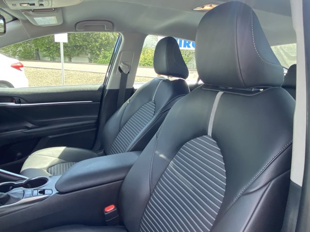 Vehicle image 18 of 25
