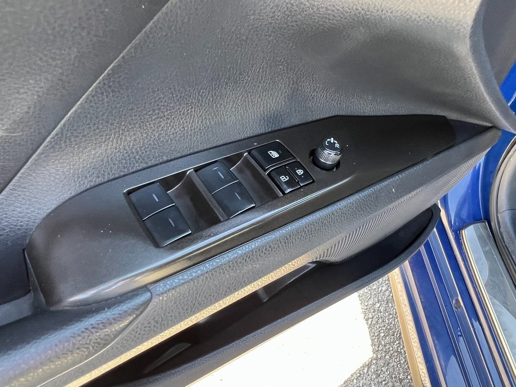 Vehicle image 21 of 29