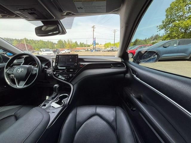 Vehicle image 17 of 32