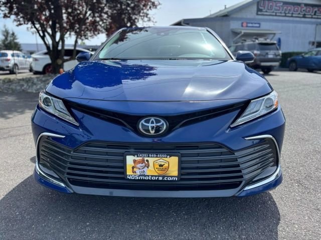 Vehicle image 8 of 32