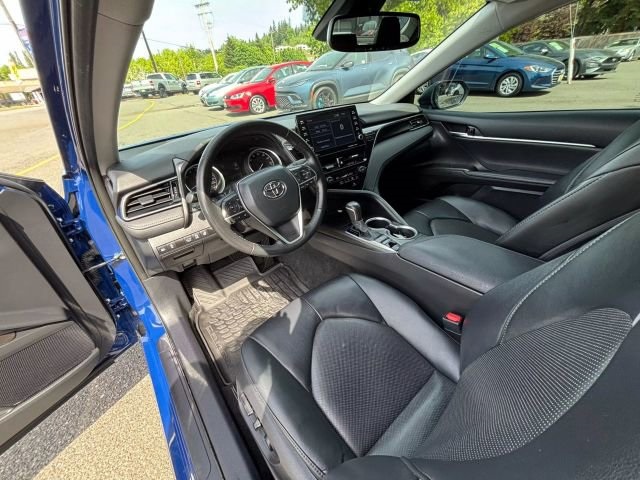 Vehicle image 10 of 32