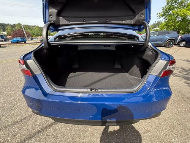 Vehicle image 24 of 32