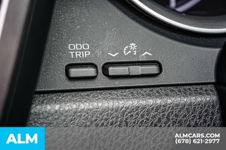 Vehicle image 47 of 76