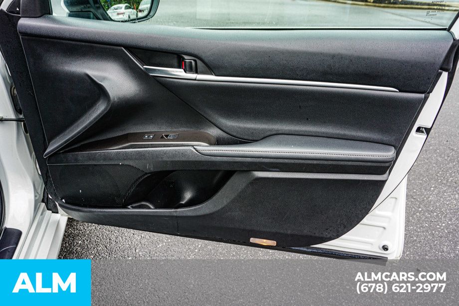 Vehicle image 52 of 76
