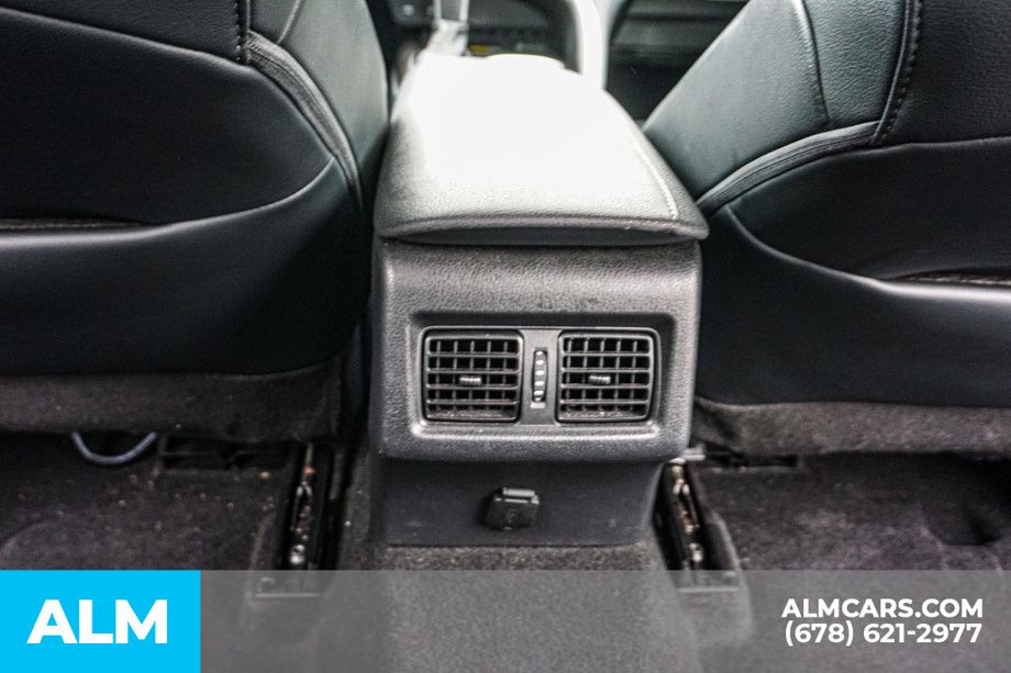 Vehicle image 30 of 76