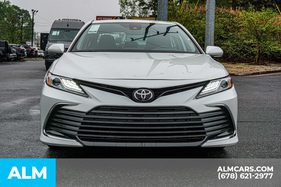 Vehicle image 4 of 76