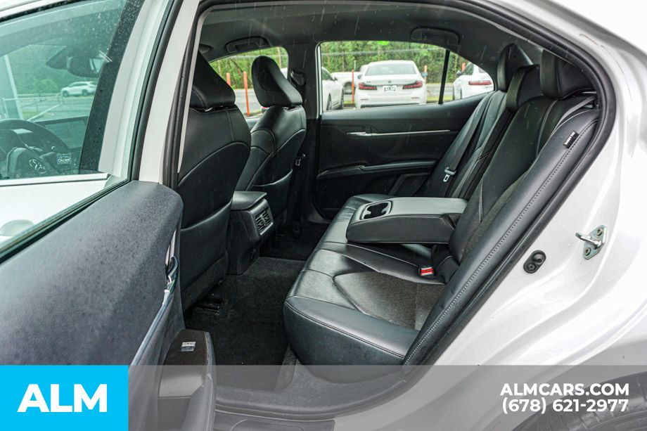 Vehicle image 21 of 76