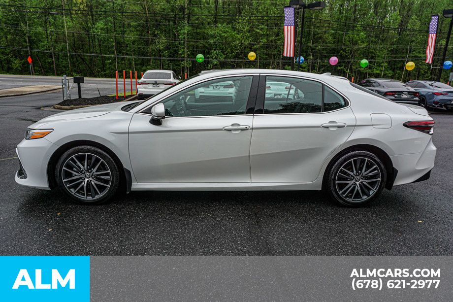 Vehicle image 11 of 76