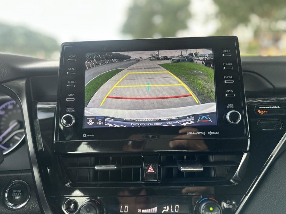 Vehicle image 22 of 32