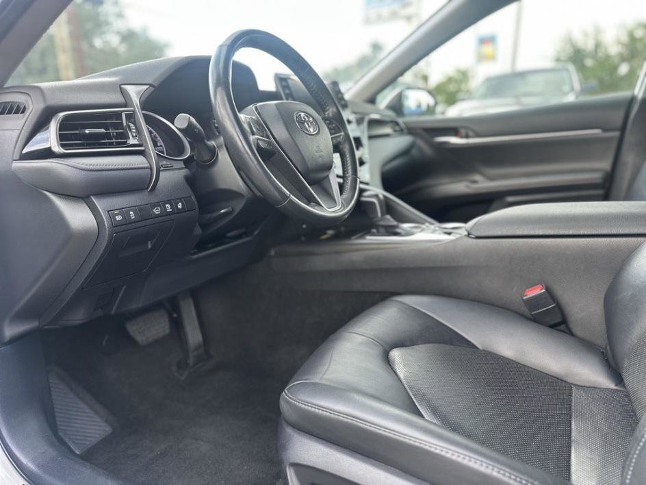 Vehicle image 18 of 32