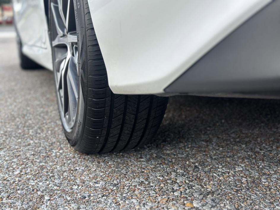Vehicle image 13 of 32