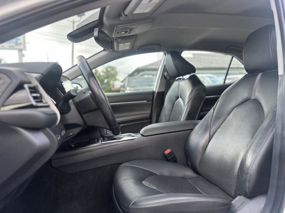 Vehicle image 16 of 32