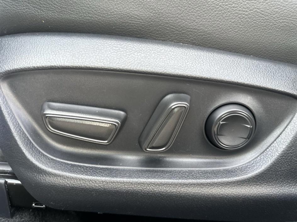 Vehicle image 29 of 32
