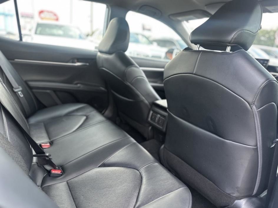 Vehicle image 14 of 32