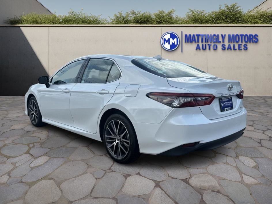 Vehicle image 7 of 32