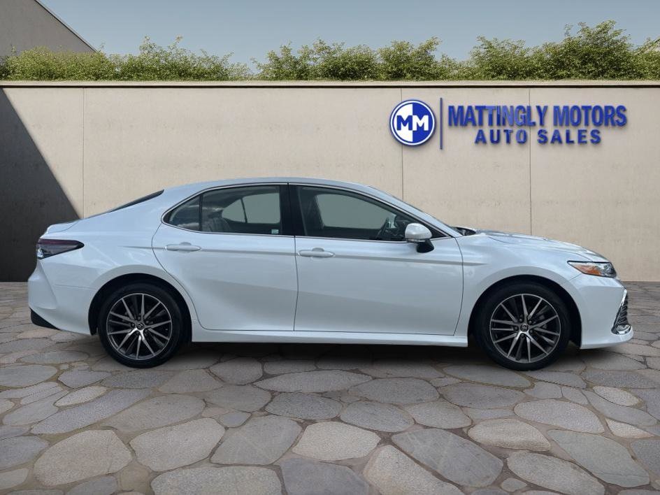 Vehicle image 4 of 32