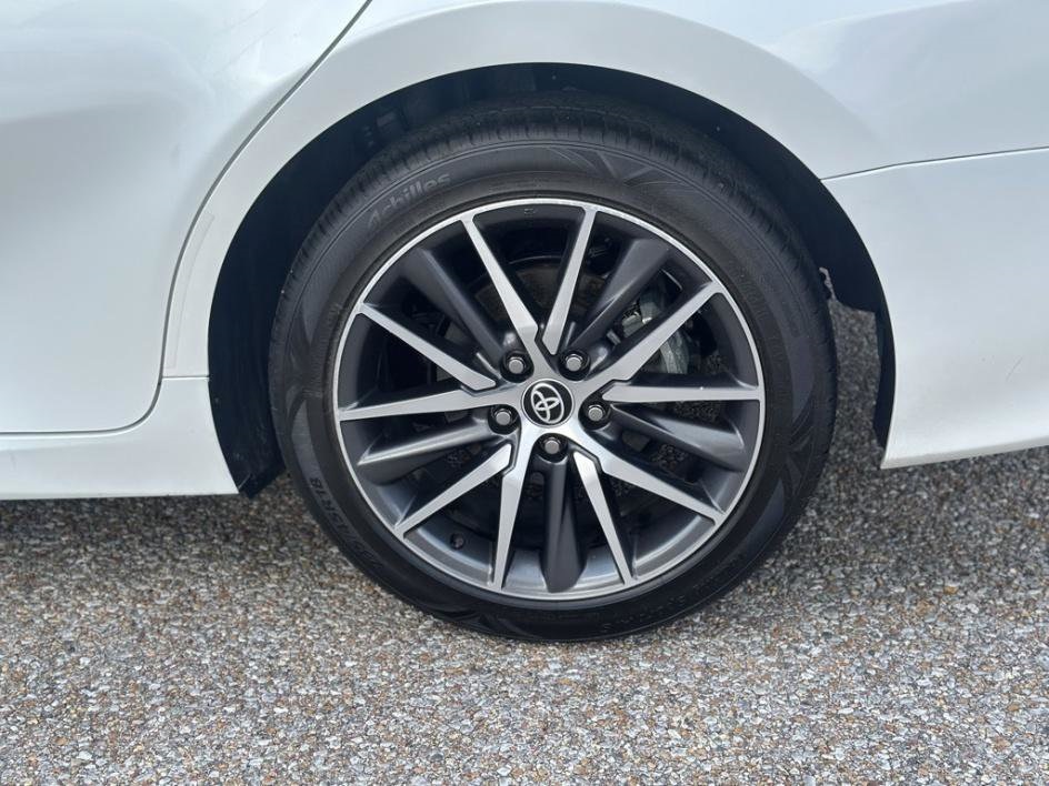 Vehicle image 11 of 32