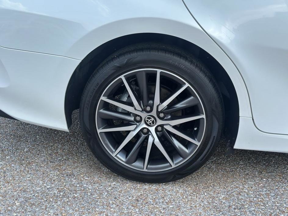 Vehicle image 12 of 32