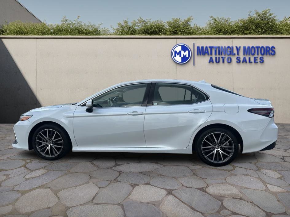 Vehicle image 8 of 32