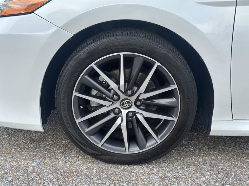 Vehicle image 9 of 32