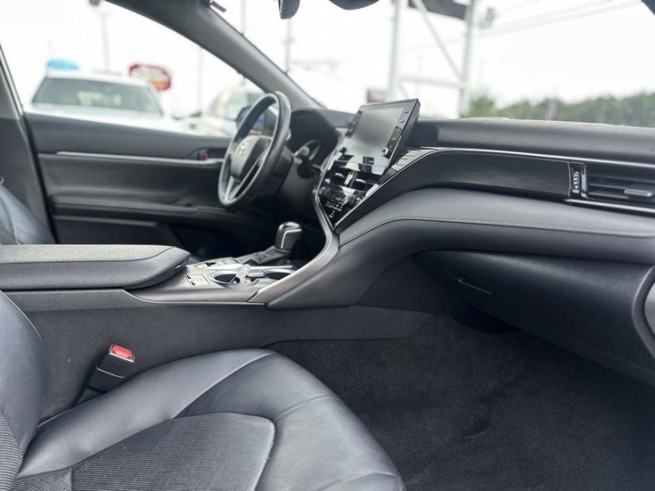 Vehicle image 19 of 32