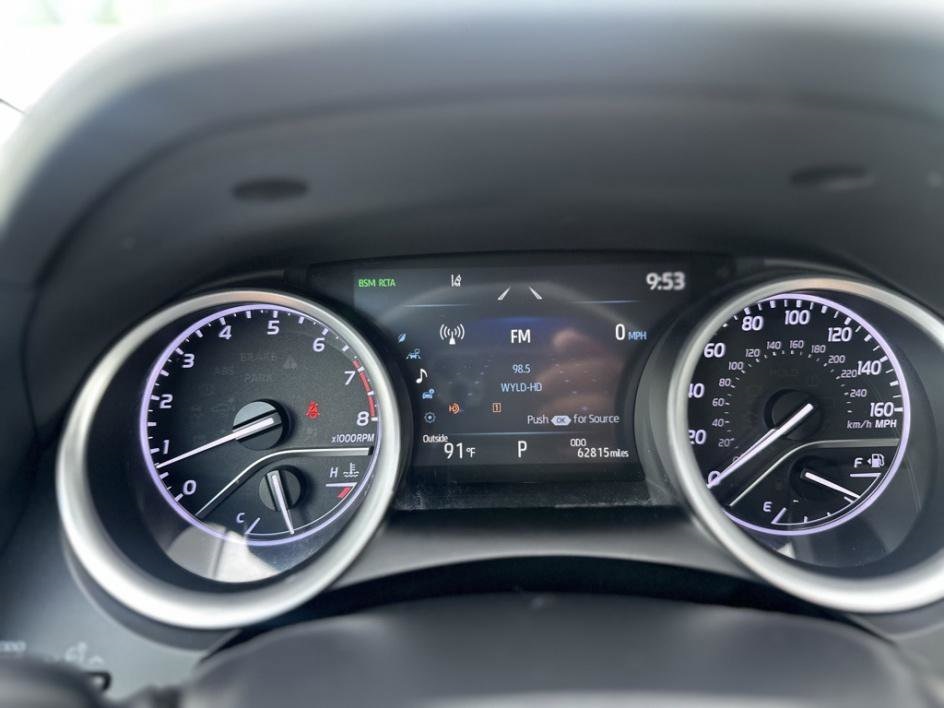 Vehicle image 21 of 32