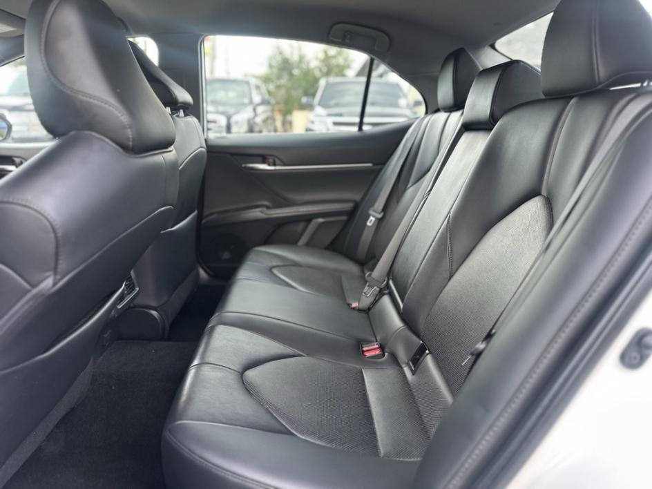 Vehicle image 15 of 32