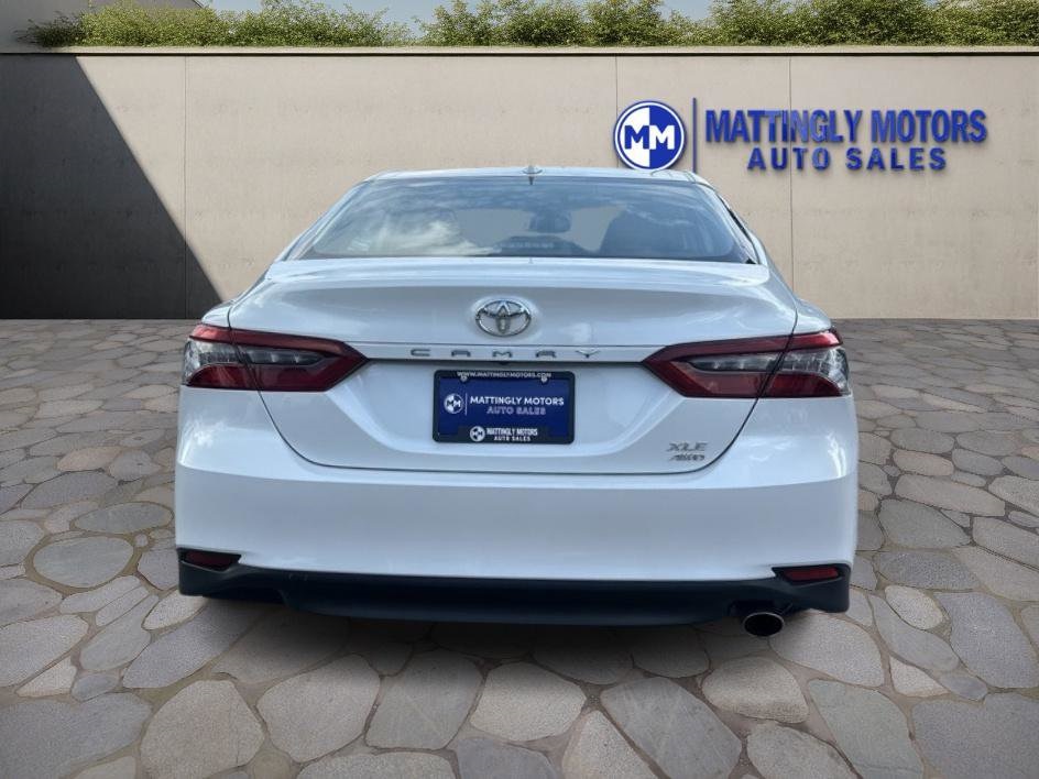 Vehicle image 6 of 32