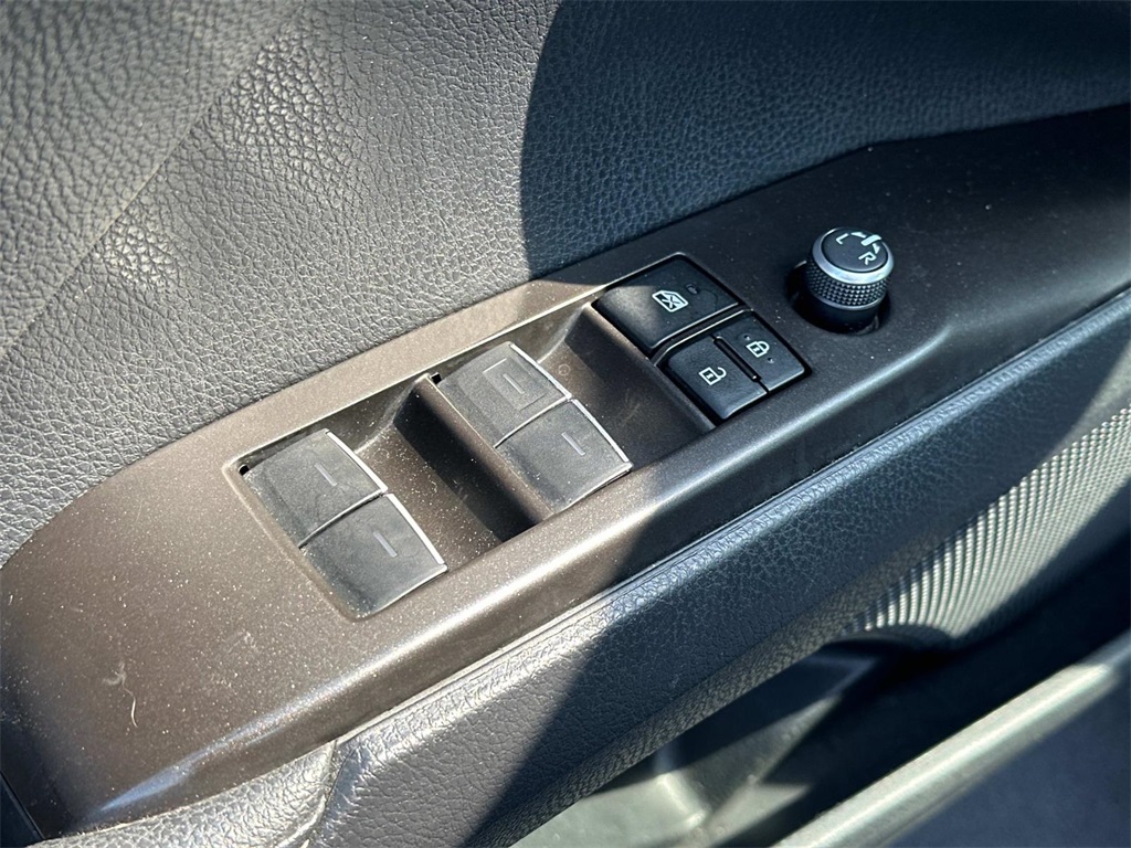 Vehicle image 29 of 33