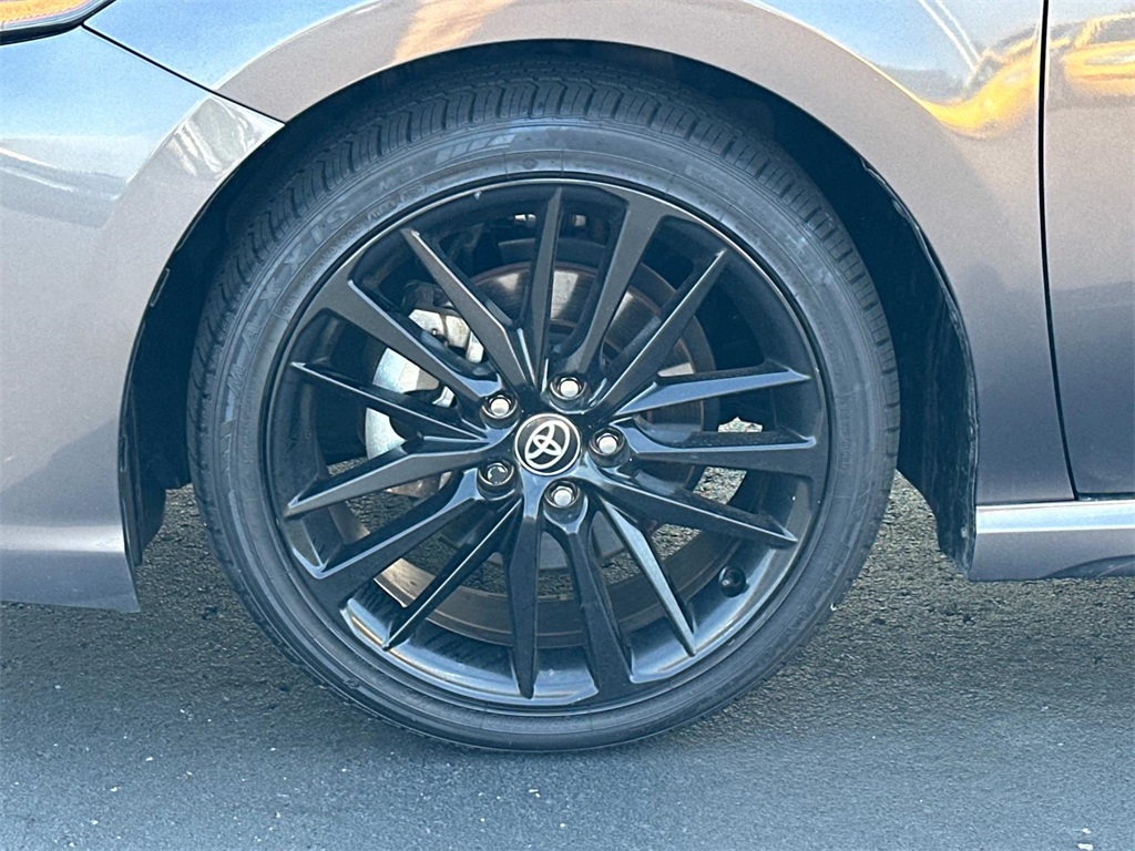 Vehicle image 8 of 33