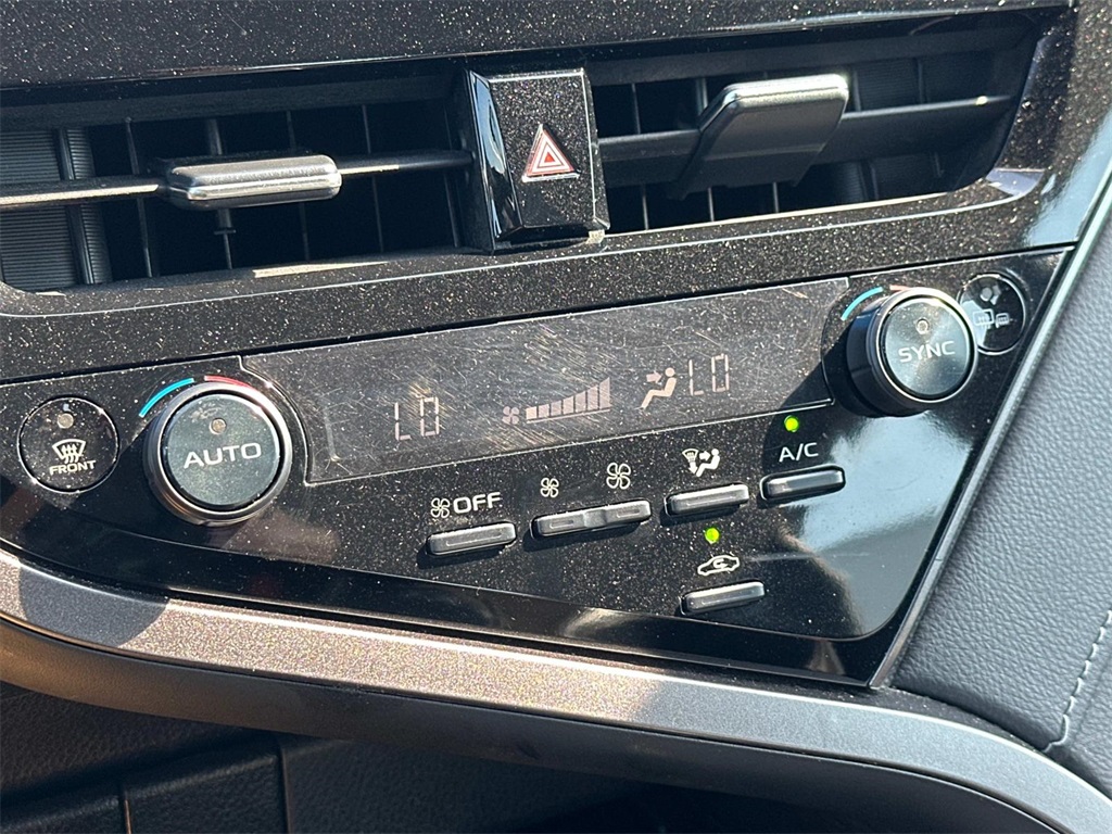 Vehicle image 24 of 33