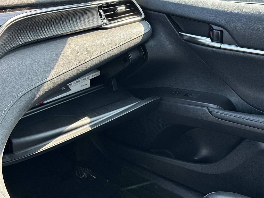 Vehicle image 32 of 33