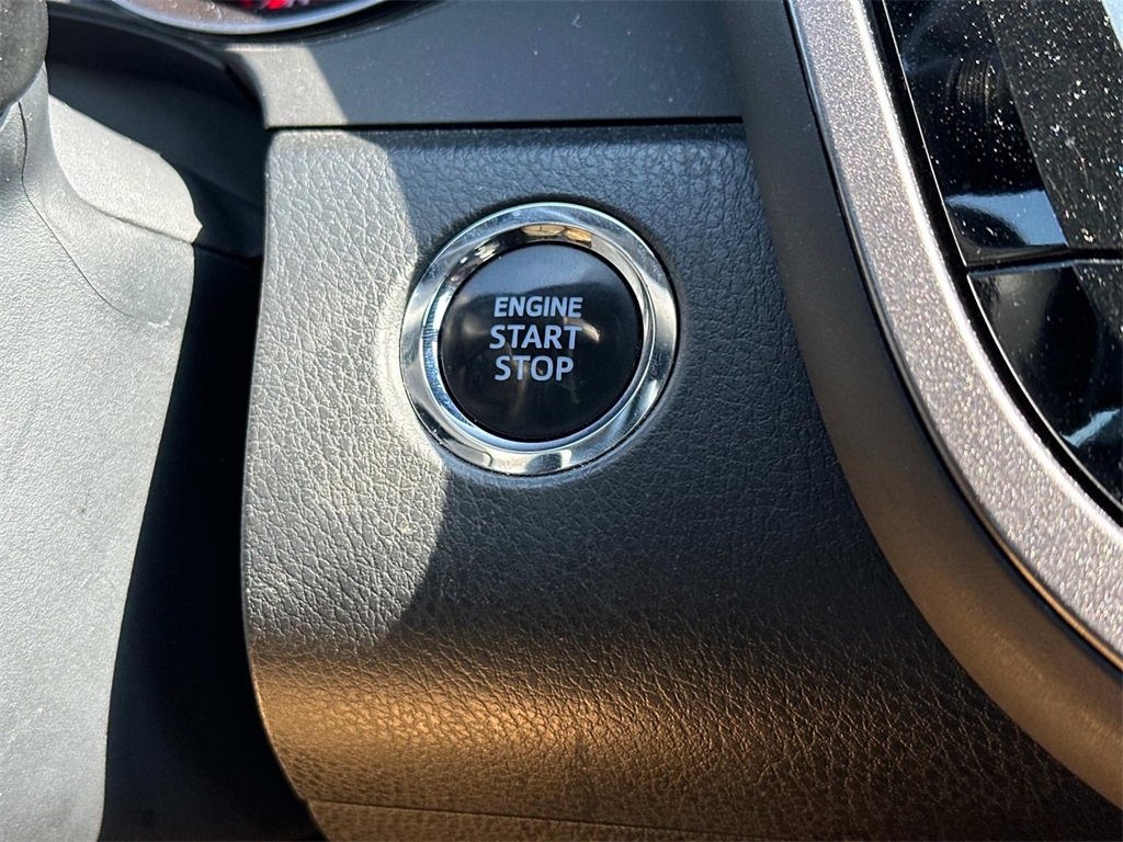 Vehicle image 26 of 33