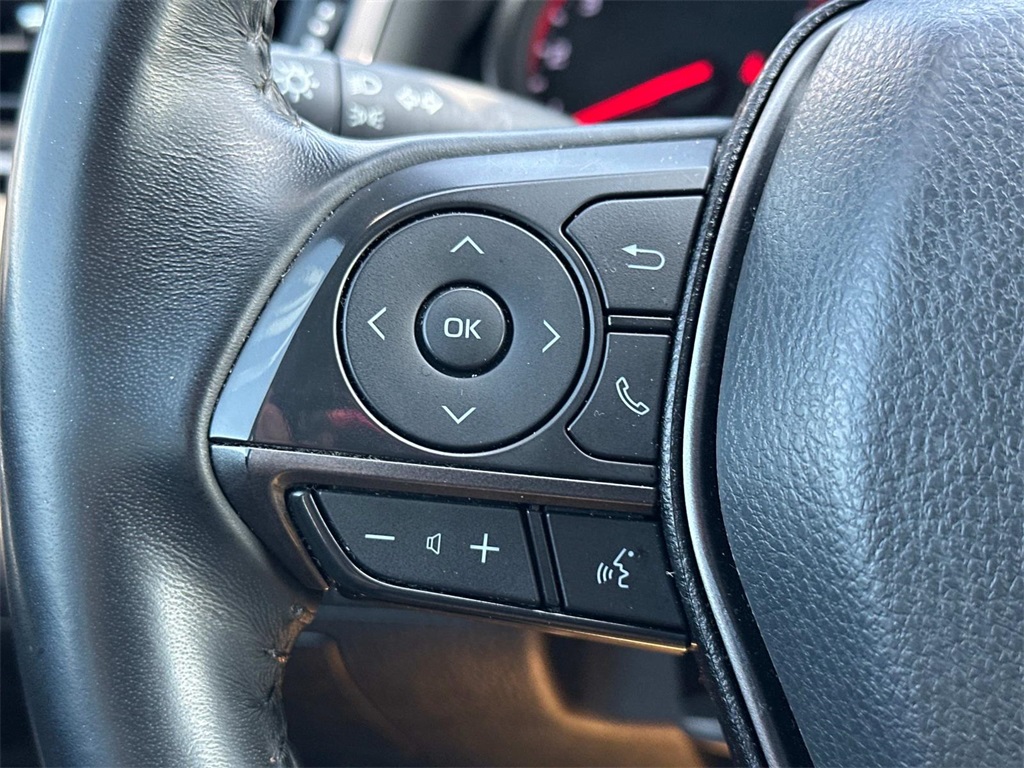 Vehicle image 28 of 33