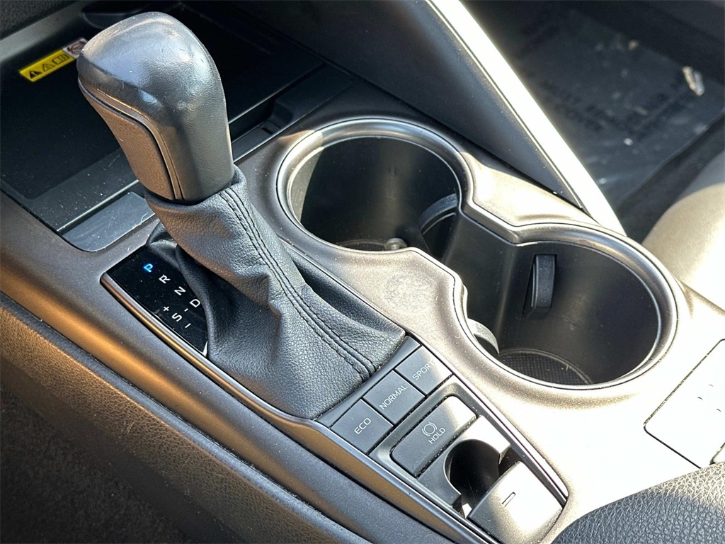 Vehicle image 17 of 33