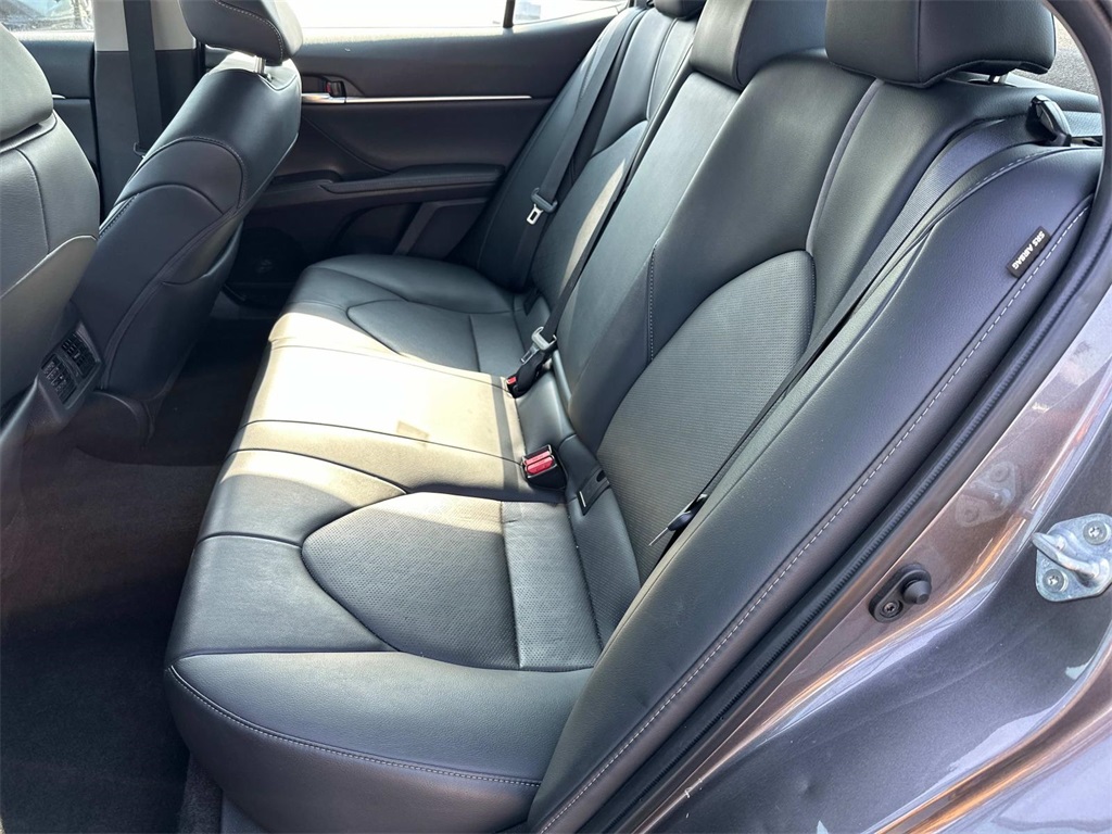 Vehicle image 11 of 33