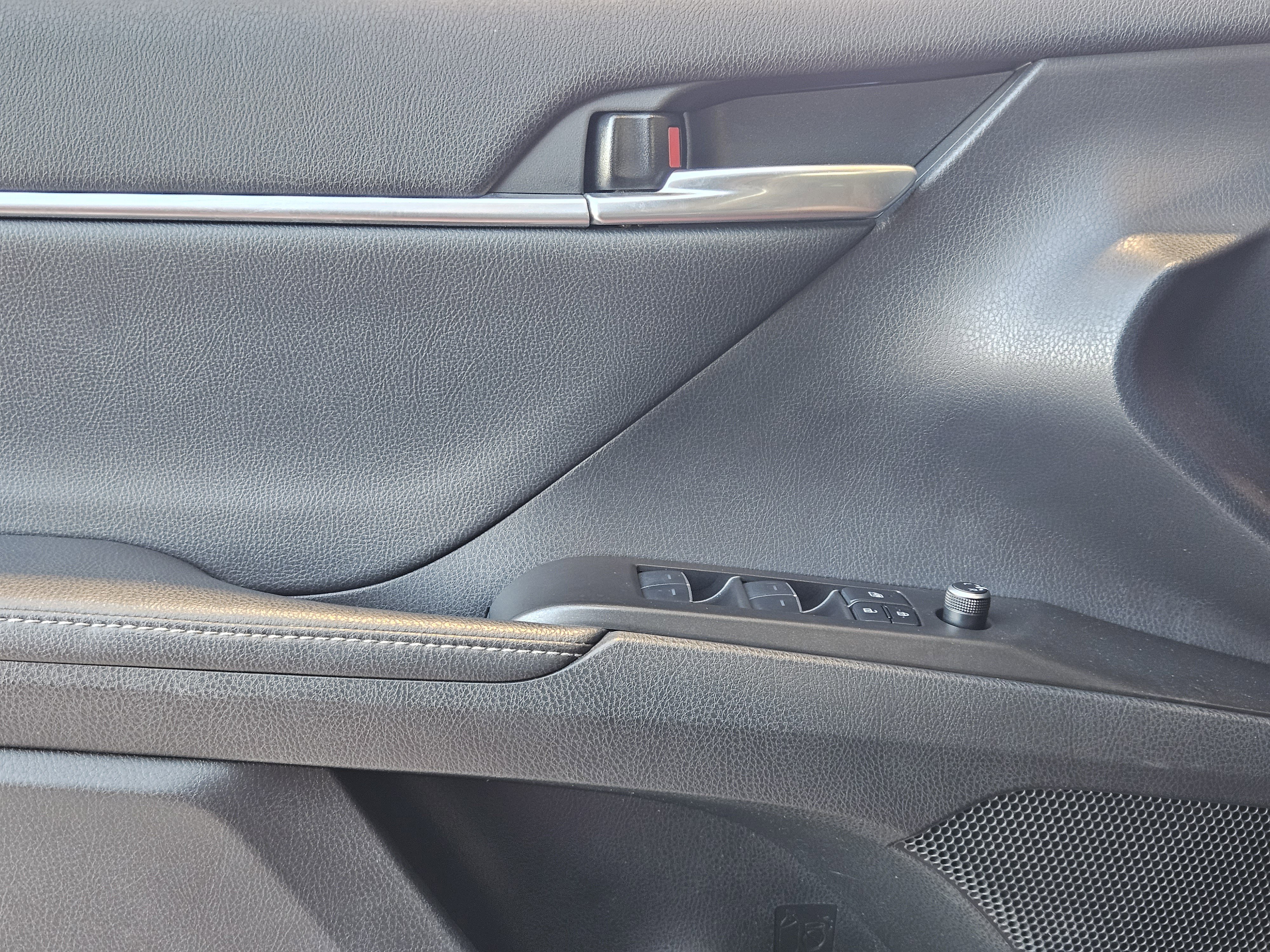 Vehicle image 15 of 22