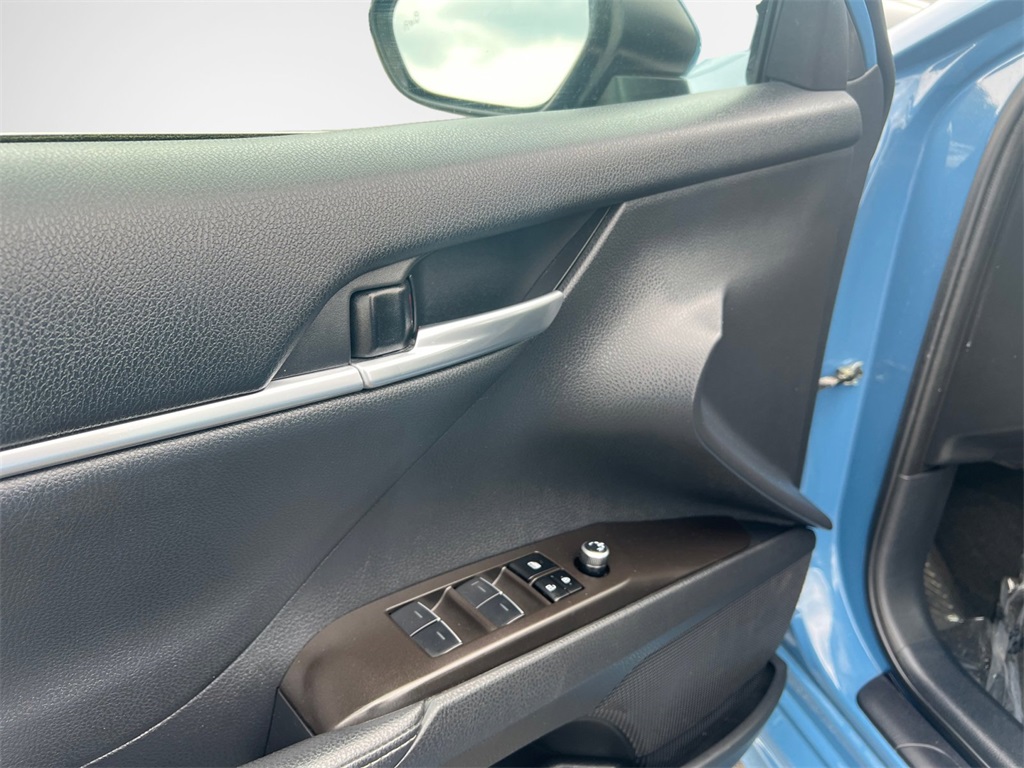 Vehicle image 15 of 32